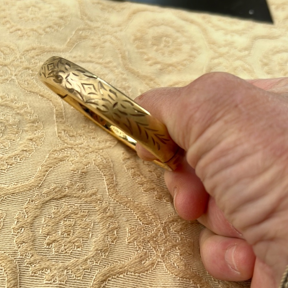 Gold filled bangle bracelet